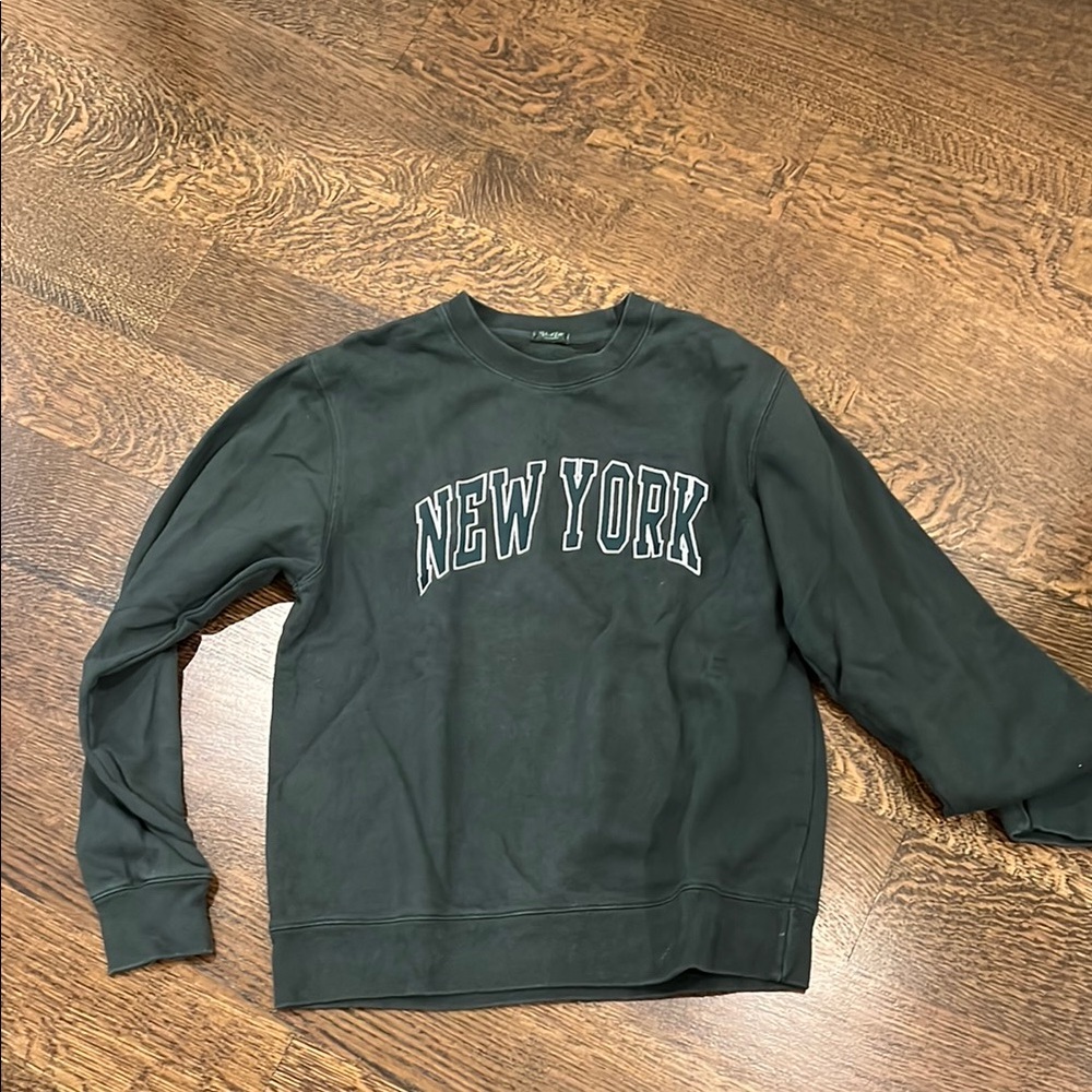 Brandy Melville- New York crewneck